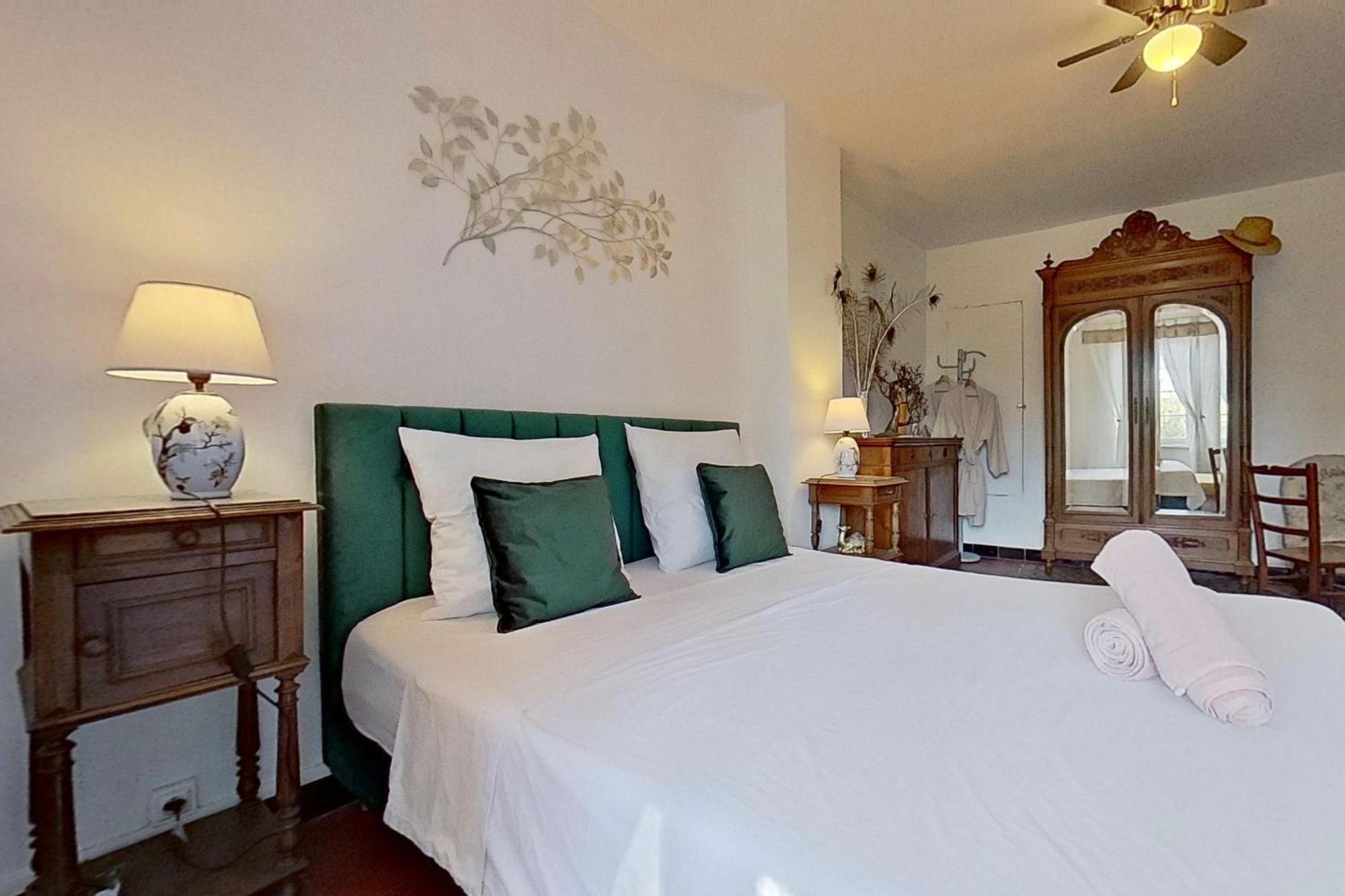 Les 2 Droles D'Oiseaux Bed & Breakfast Luc-sur-Orbieu Dış mekan fotoğraf